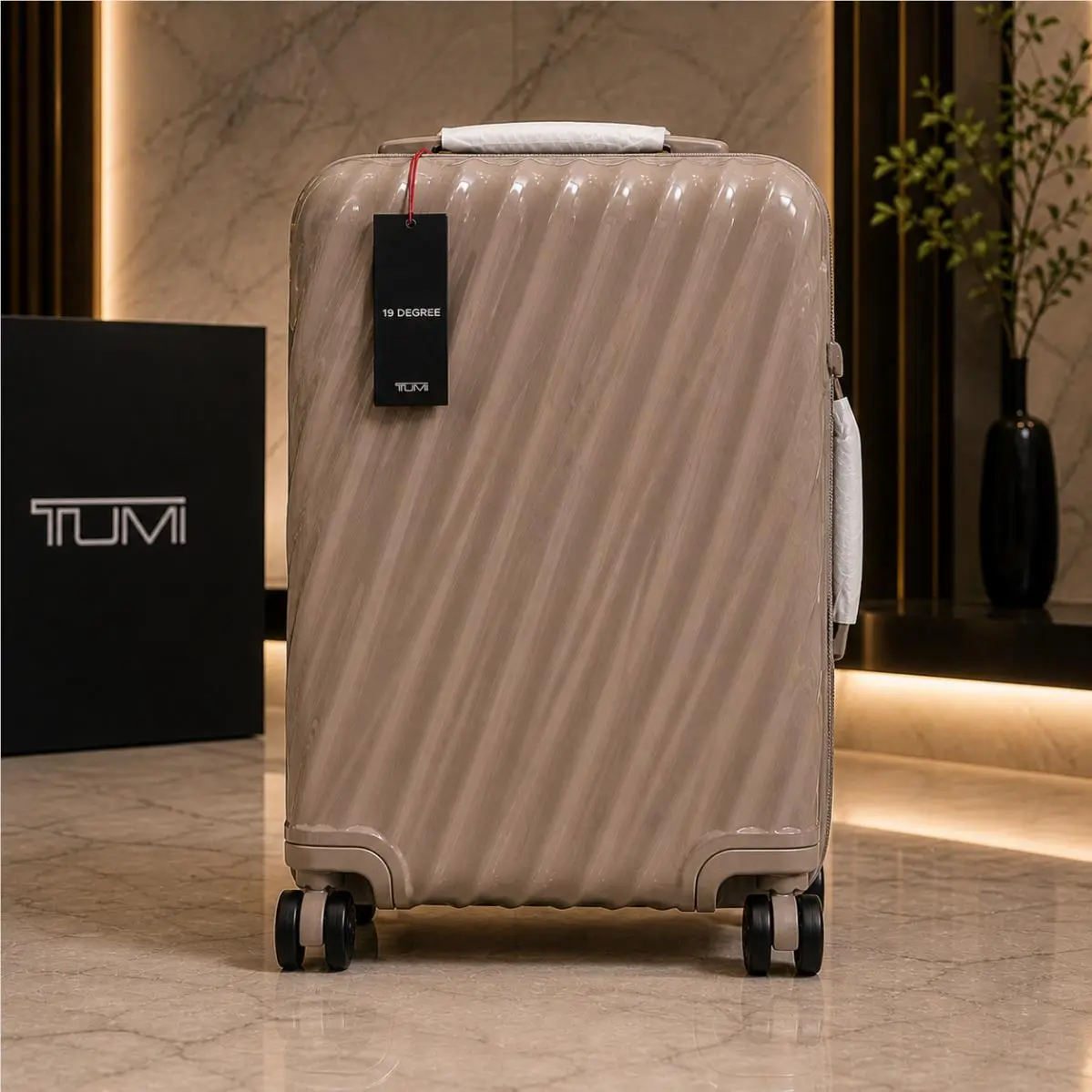 Tumi 19 Degree Intl Expandable Carry-on Spinner Taupe Hardside