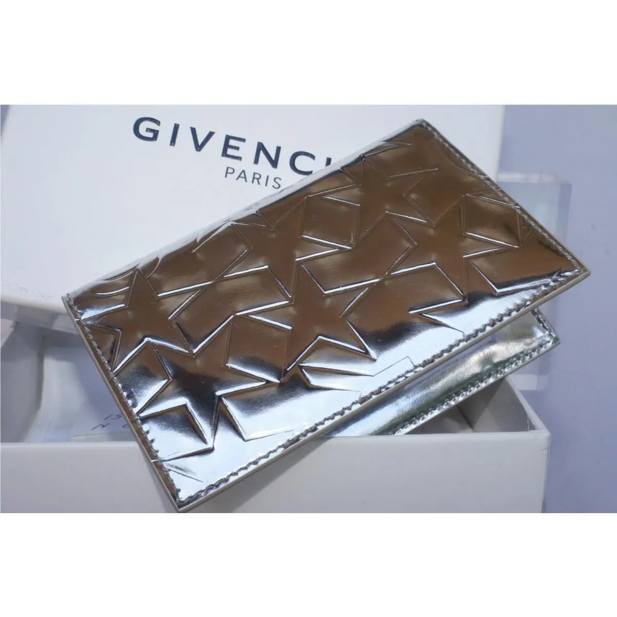 Givenchy Men`s Wallet Credit Card Bi-fold CC Holder Silver