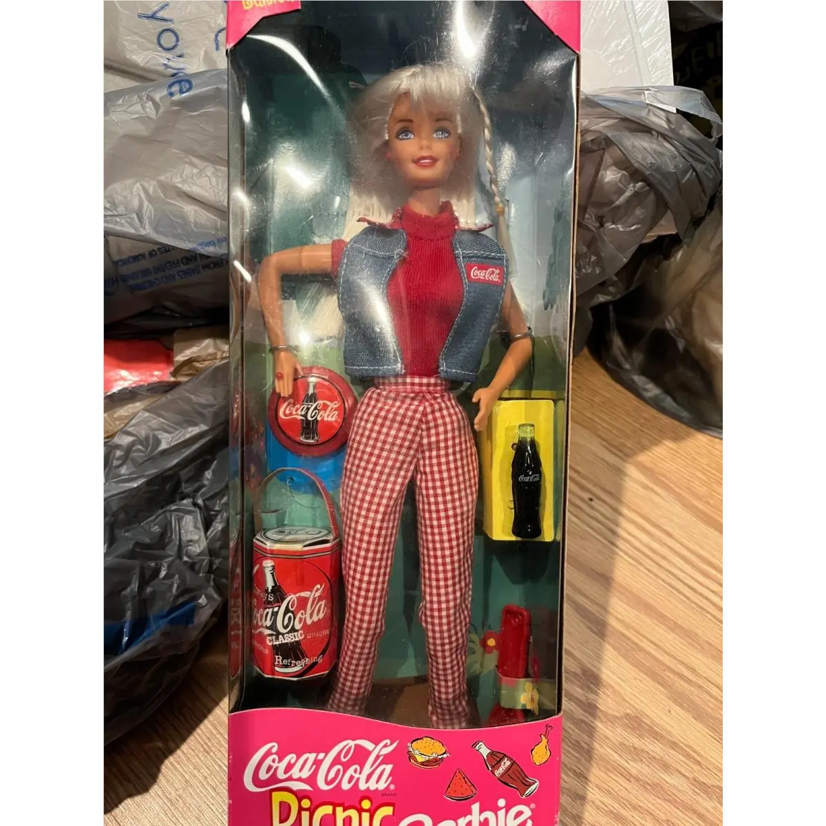 Coca-coloa Picnic Barbie
