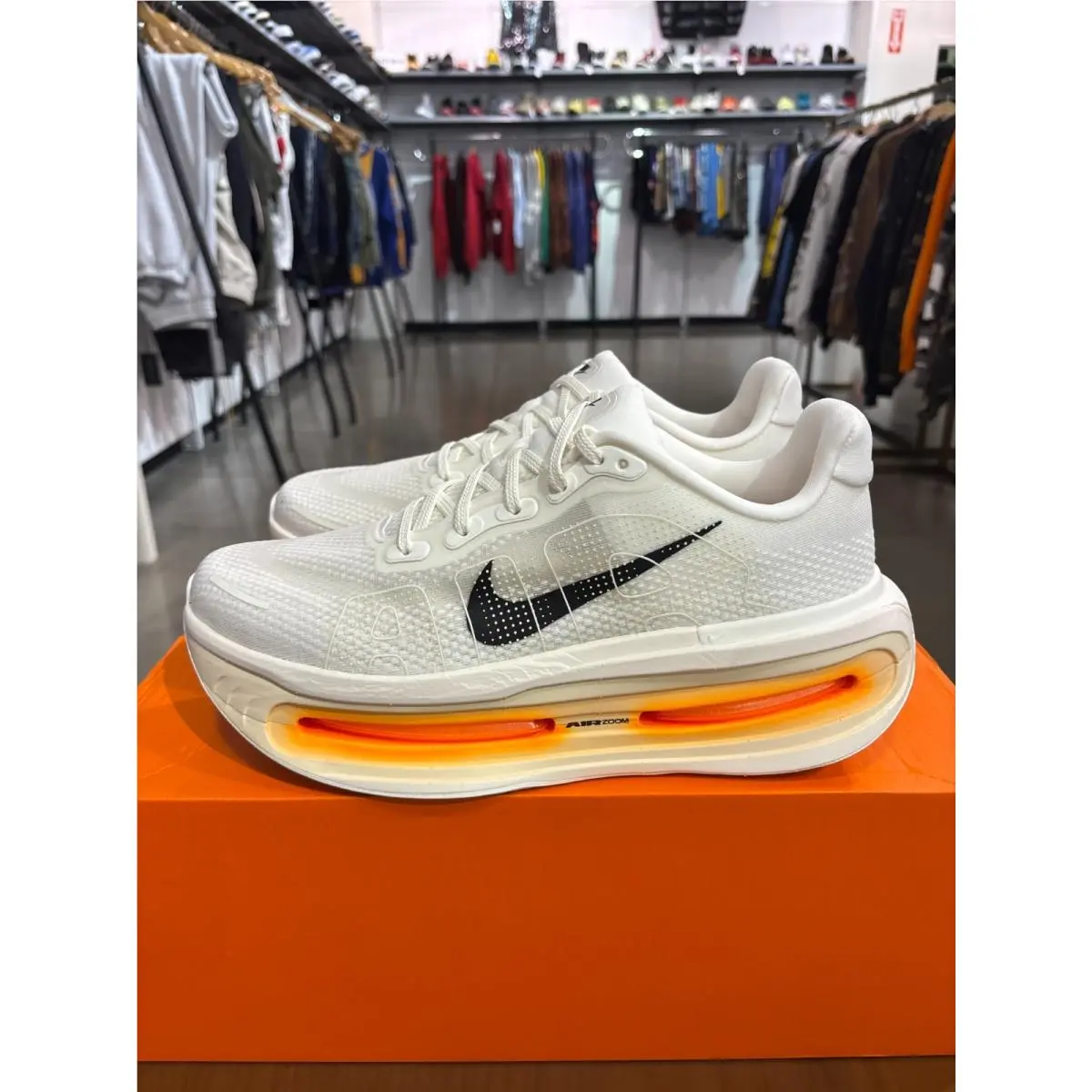Nike shoes - White 2