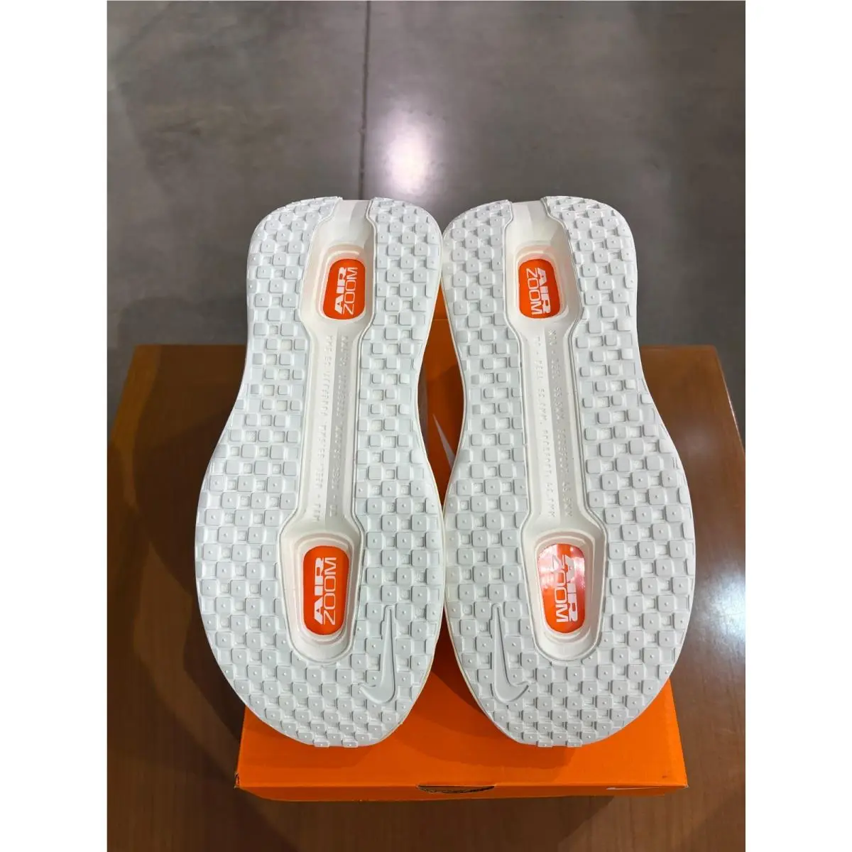 Nike shoes - White 4