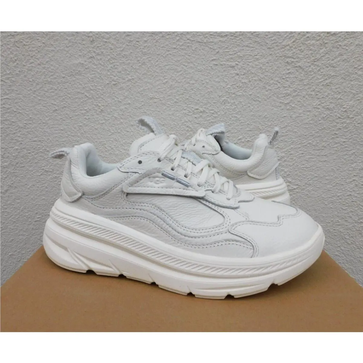 Ugg CA1 White Leather Sneaker Active Comfort Shoes Women US 9/ Eur 40