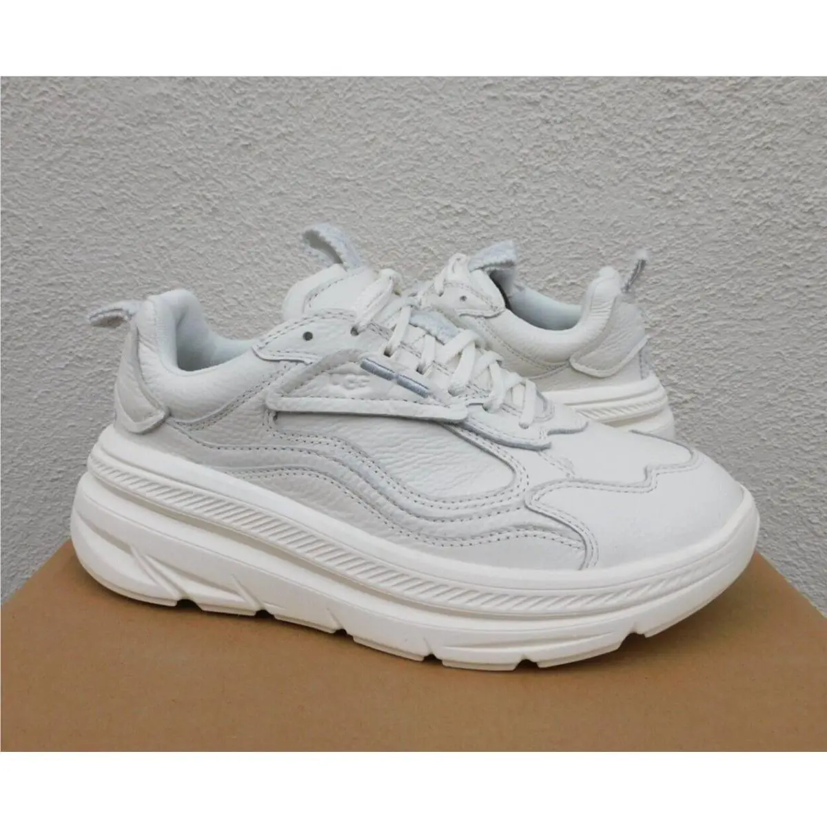 Ugg CA1 White Leather Sneaker Active Comfort Shoes Women US 9.5/ Eur 40.5