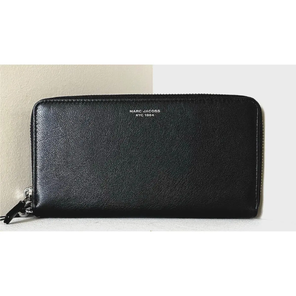 Marc Jacobs Zip Around Continental Wallet Wristlet Leather Black