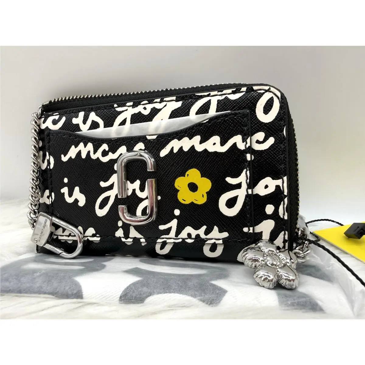 Marc Jacobs The Joy Zip Top Mini Leather Wallet W/chain Dog Clip-black