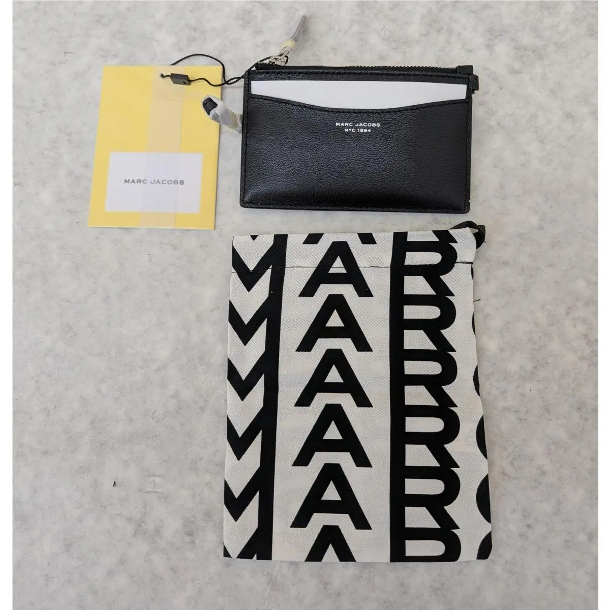 Marc Jacobs The Slim 84 Black Leather Top Zip Wristlet Purse S176L03FA22-001