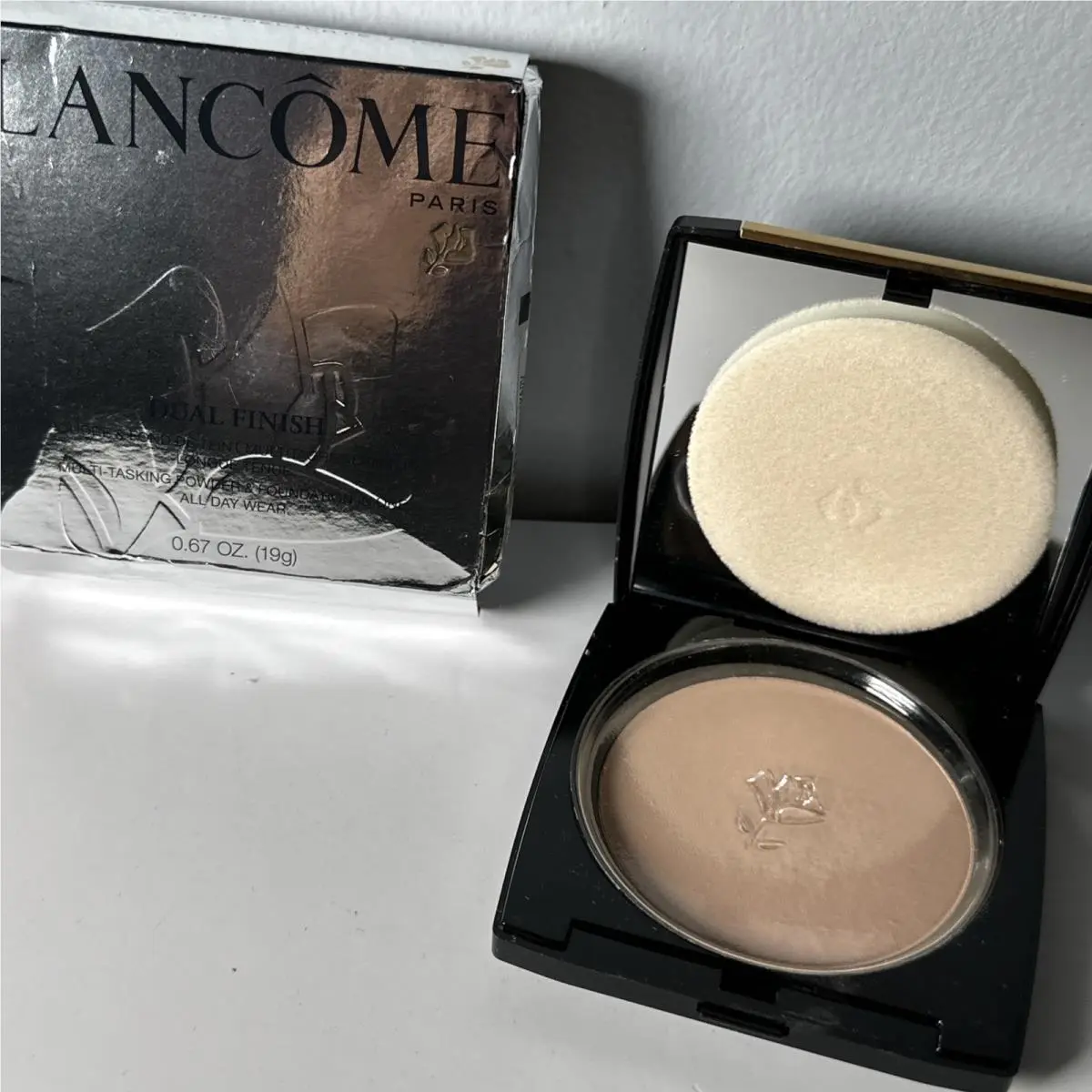 Lancome Dual Finish Multi-tasking Powder Foundation 100 Porcelaine Delicate I