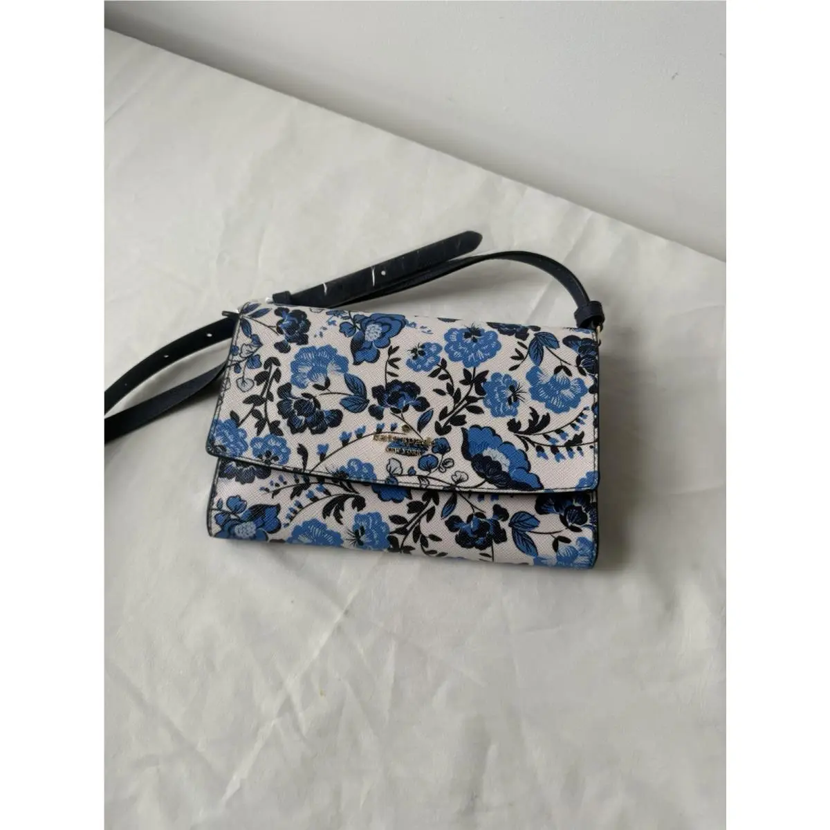Kate Spade New York Madison Vase Blue Floral Print Slim Crossbody Wallet Purse