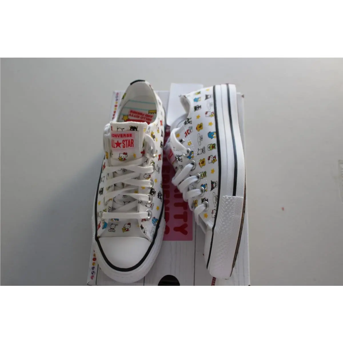 Womens Converse Shoes SZ 8 Ctas OX Hello Kitty