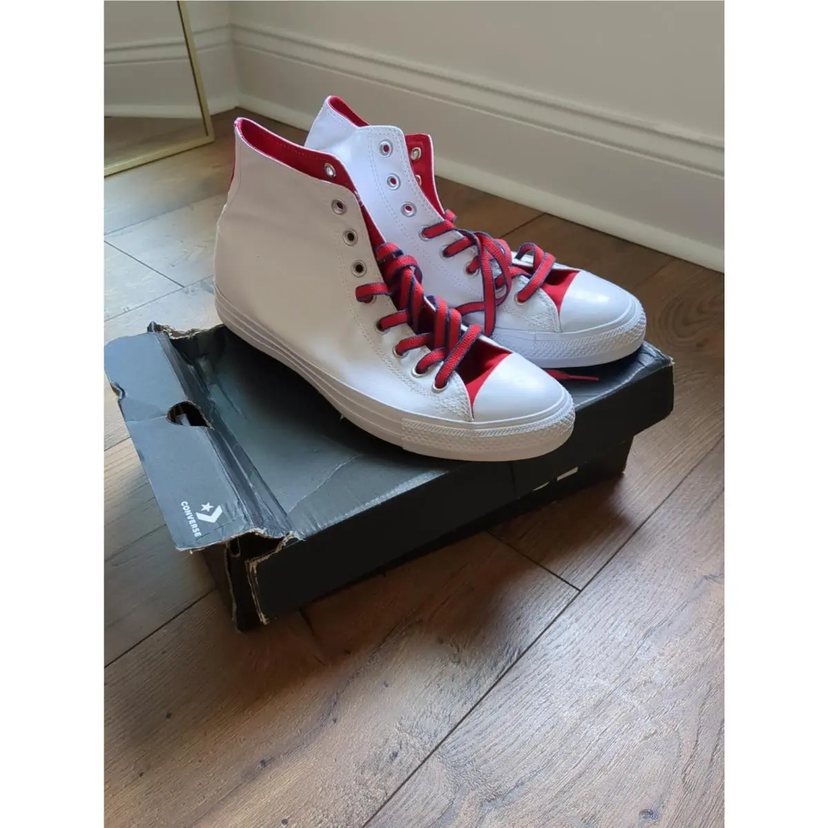 Converse Chuck Taylors Mens 9.5 White Red Navy High Top Canvas Read