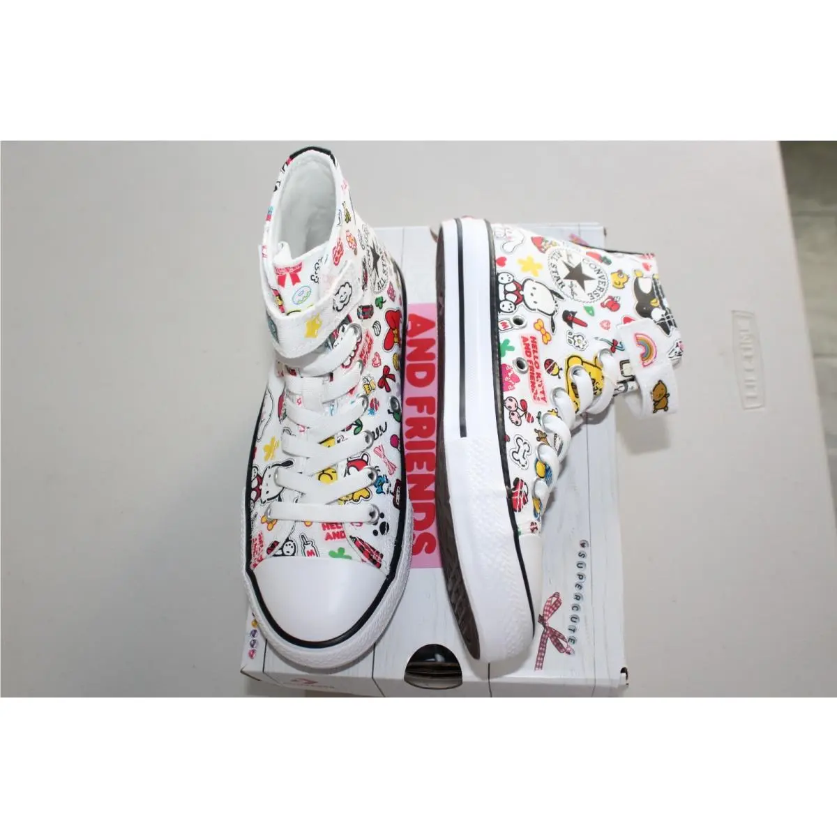 Girls Converse SZ 2 Shoes Hello Kitty