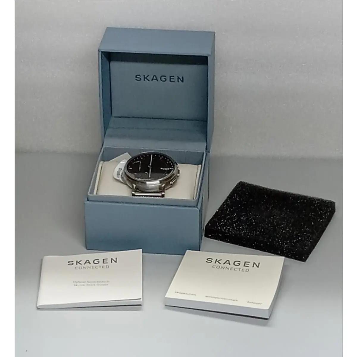 Skagen Connected SKT1113 Hybrid Smartwatch Mesh Band Silver Grey Box Papers