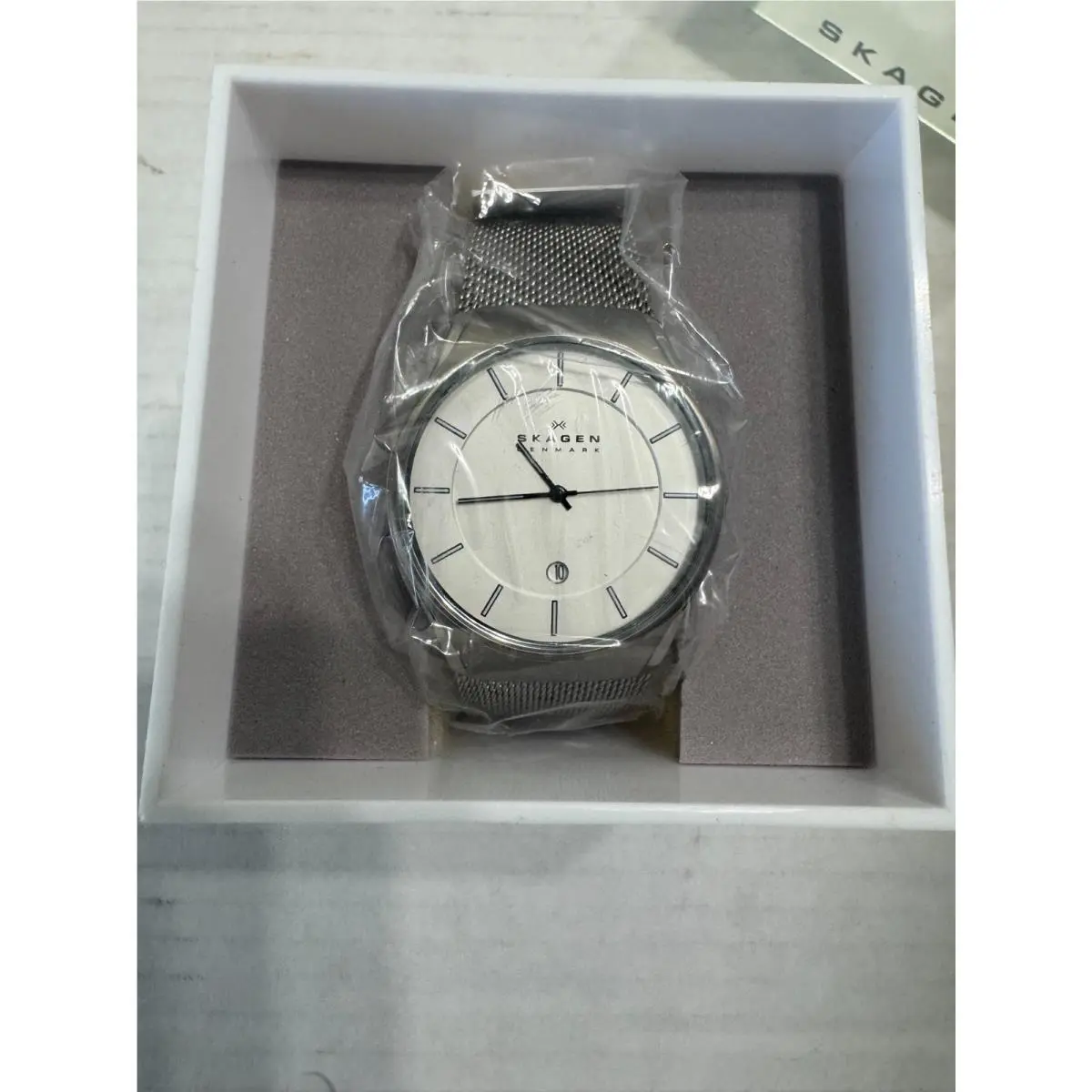 Skagen Denmark Titanium Date Slim Watch Model 956XLTTW White Back