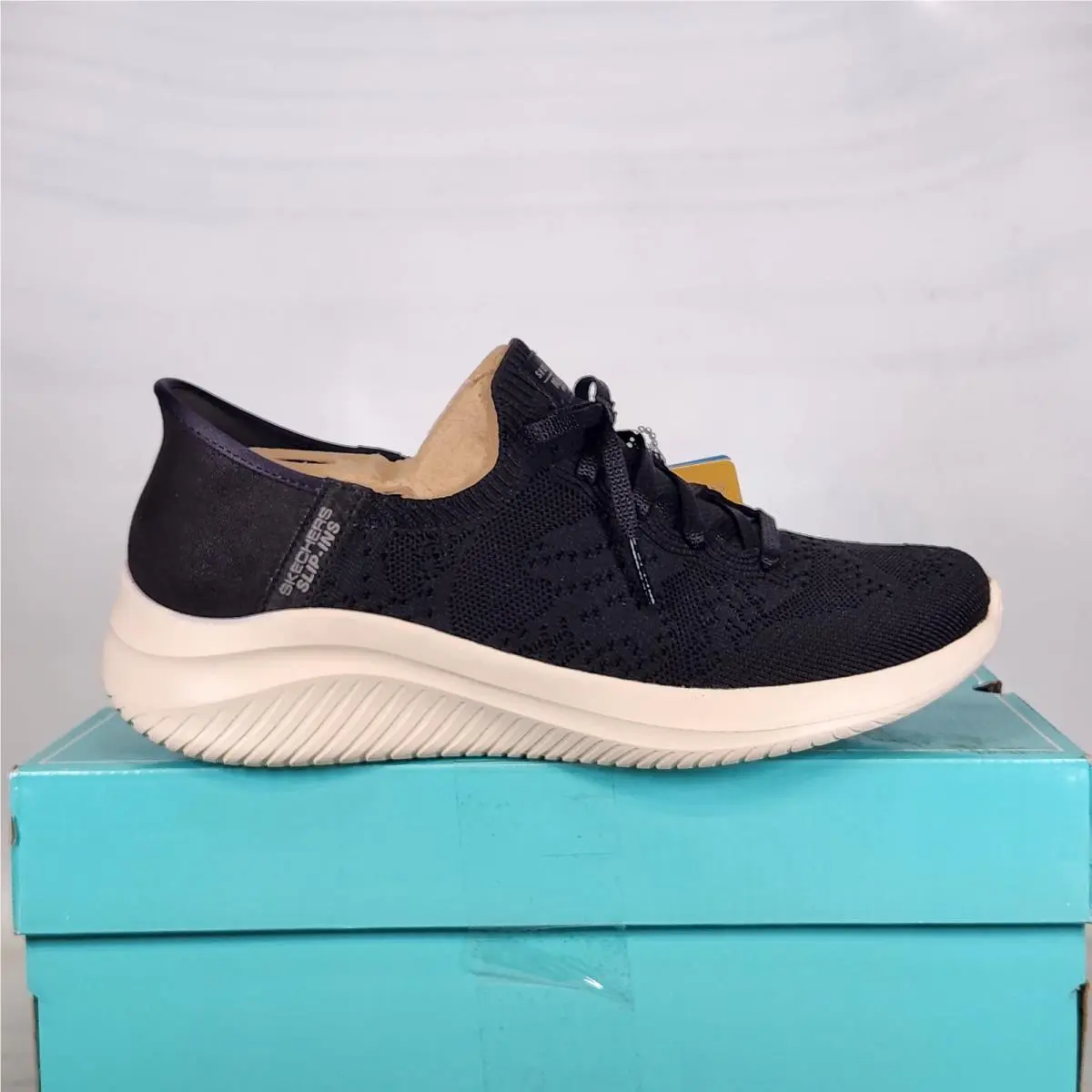 Size 9.5 - Skechers Martha Ultra Flex 3.0 Back On Track - Black / Ivory - Womens