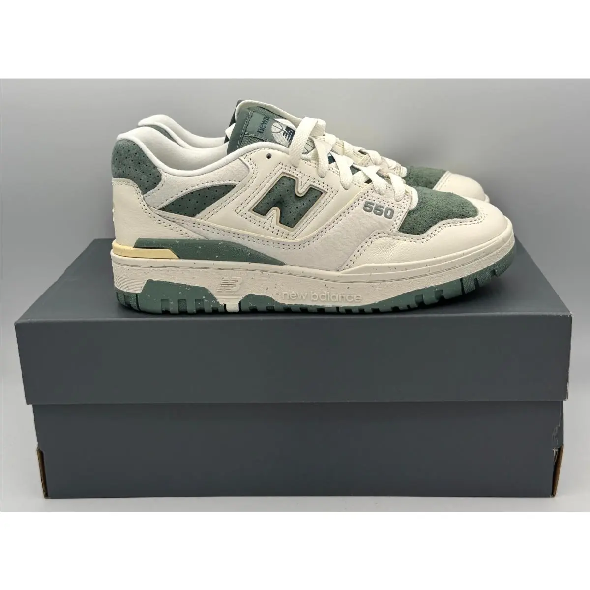 New Balance 550 Shoes Womens Size 6.5 B Sea Salt Dark Juniper Outdoor BBW550PE