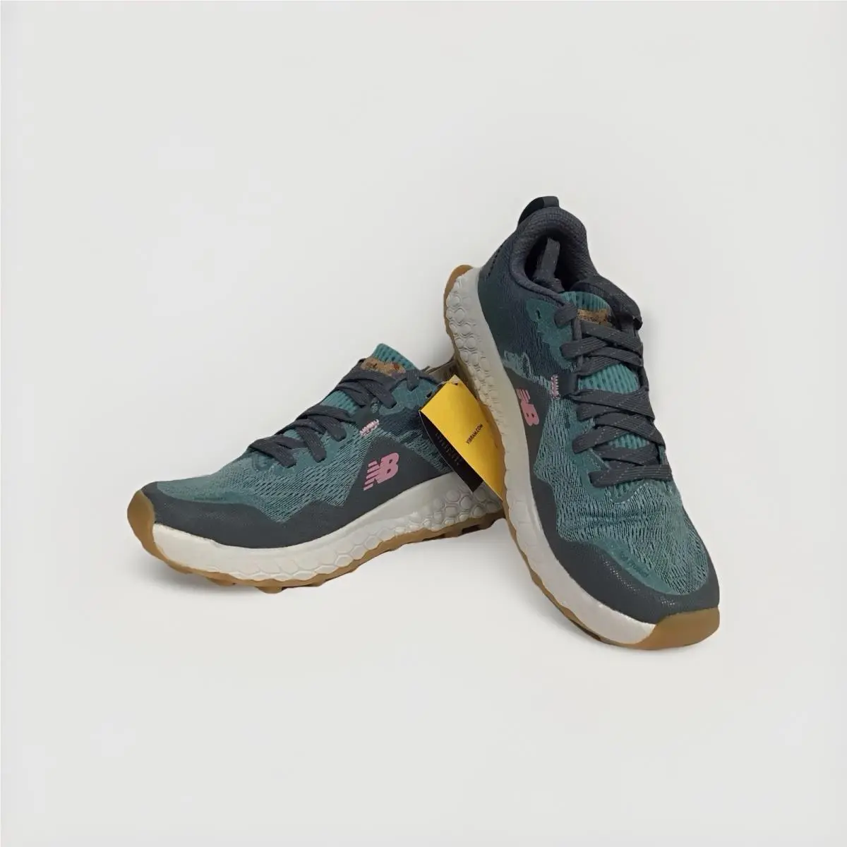 New Balance Women’s Fresh Foam X Hierro v7 In Green and Blue Size 8.5 M