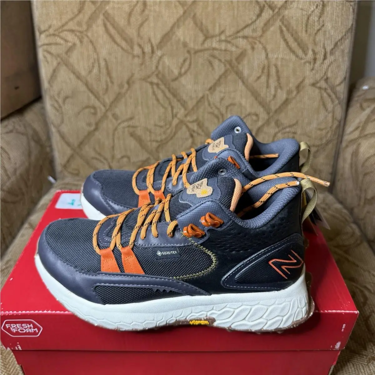 Women`s New Balance Fresh Foam X Hierro Gore-tex Mid Black Cayenne Size 5D New