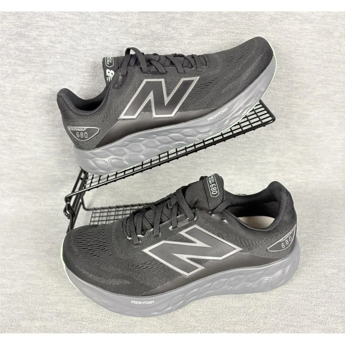 New Balance 680 v8 Running Sneakers Mens 7 M Black Grey Comfort Waterproof