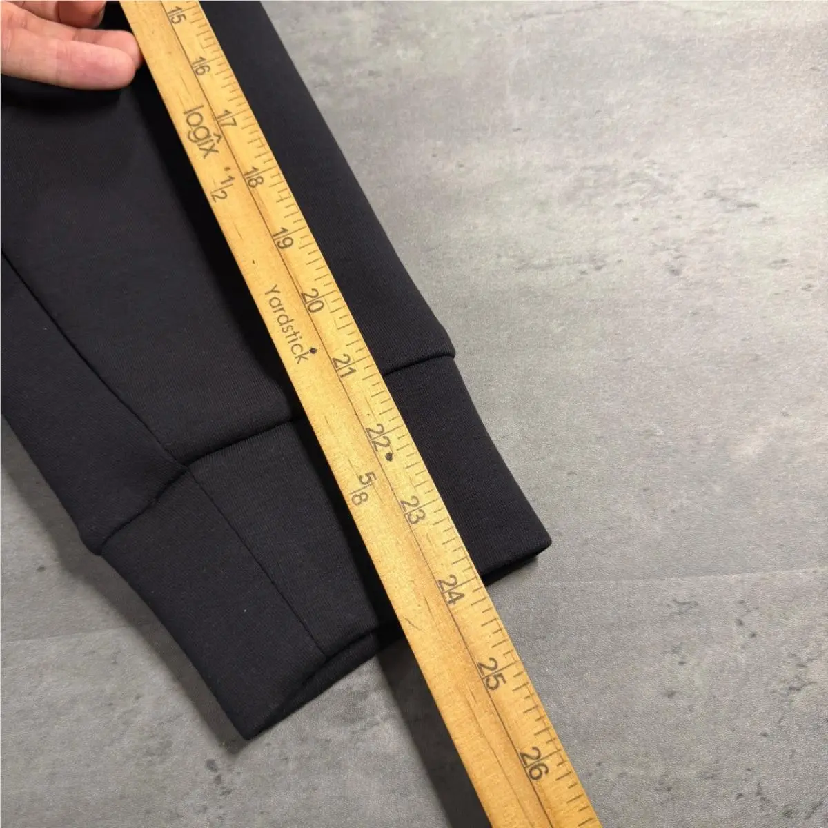 On-Running clothing - Black 10