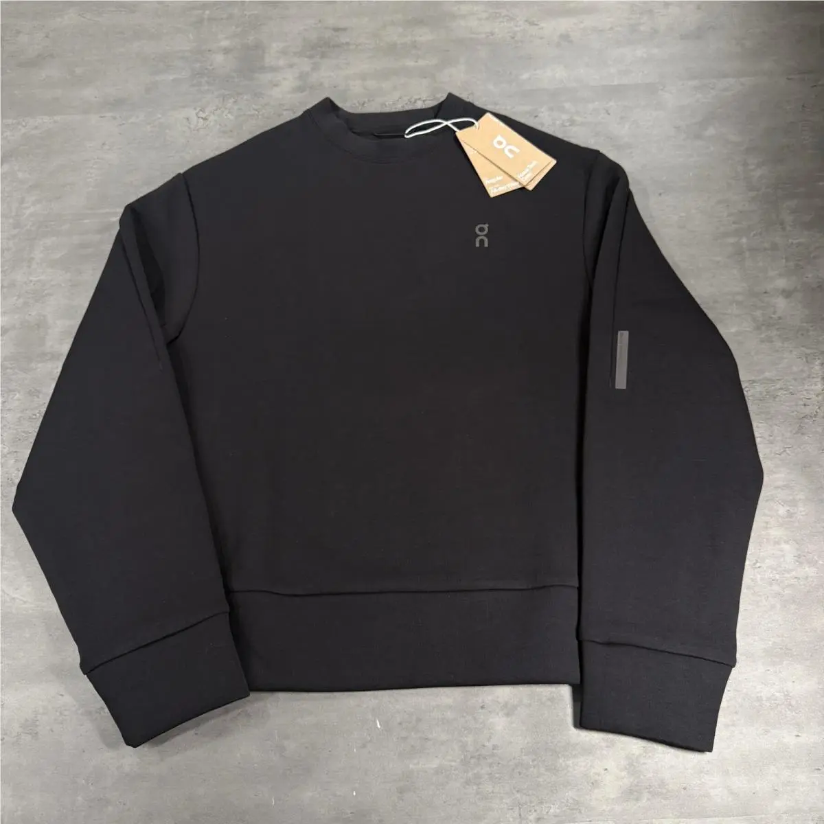 On Cloud Running Sweatshirt Womens S Focus Tech Crew Black Pullover Activewear