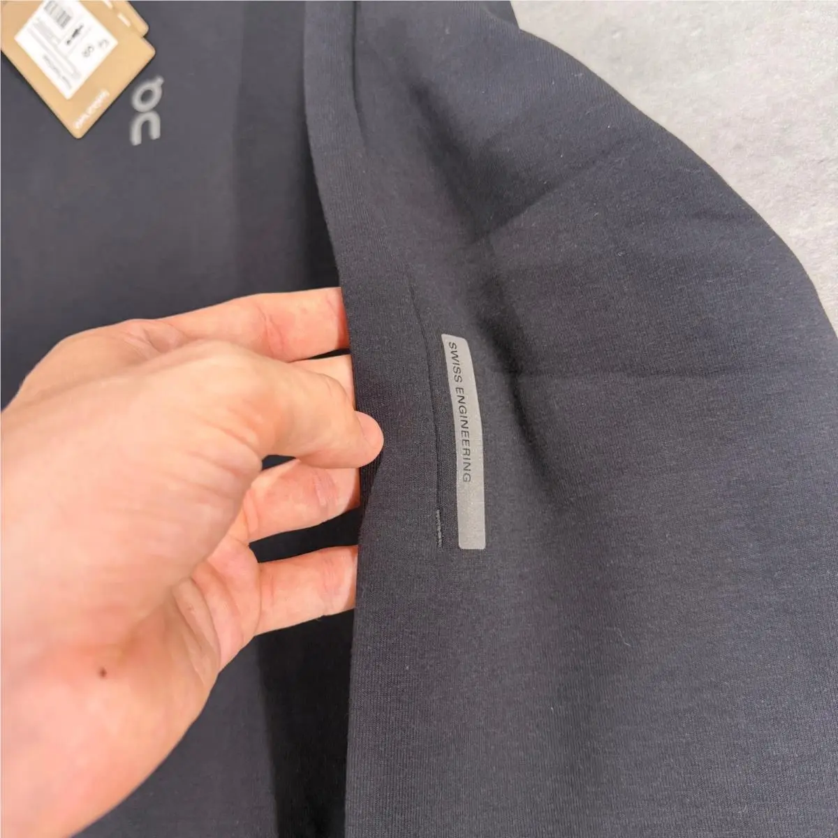On-Running clothing - Black 8
