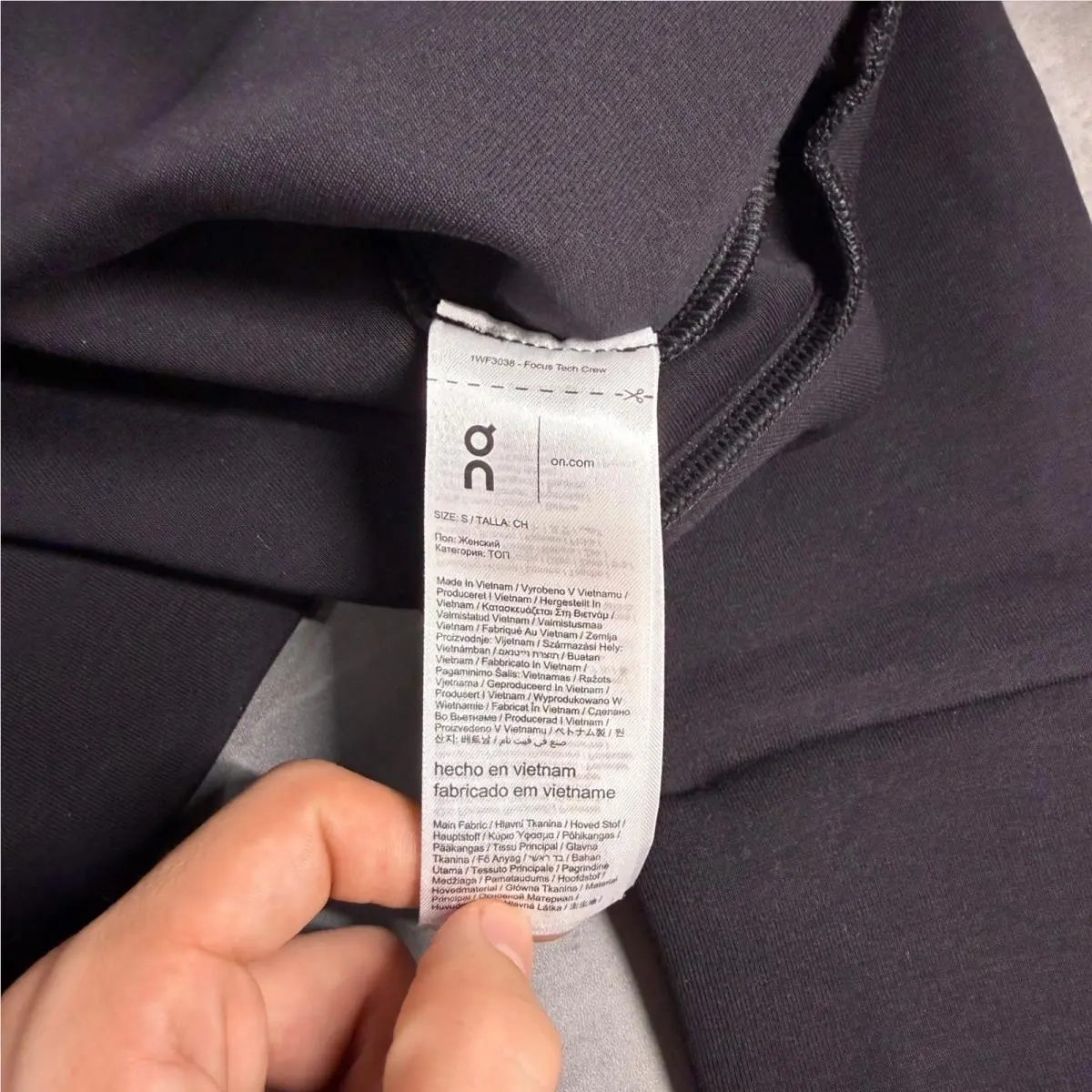 On-Running clothing - Black 9