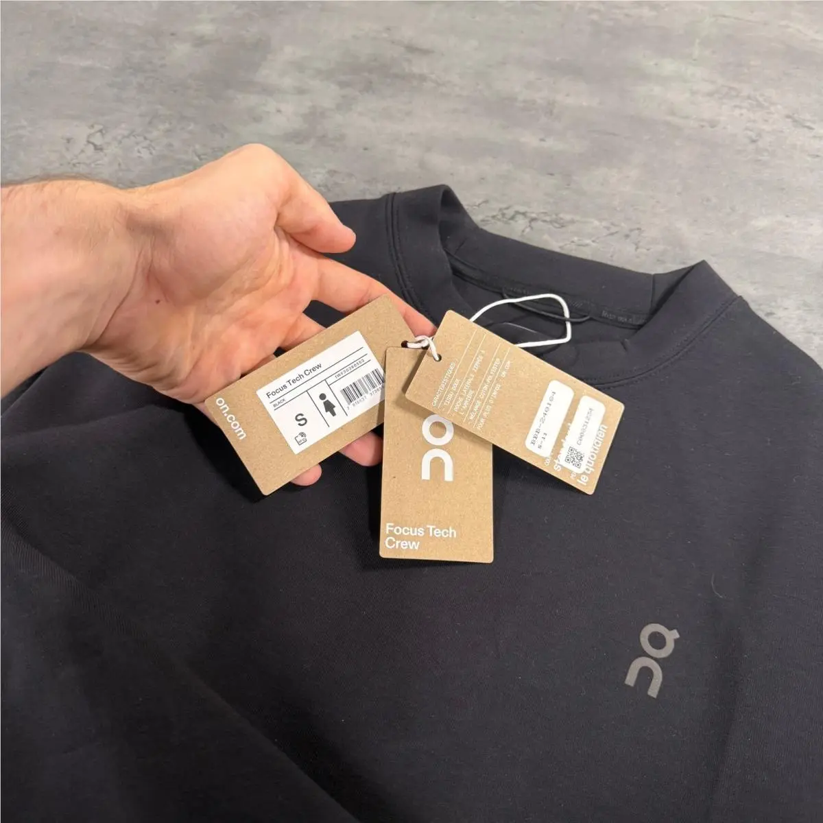On-Running clothing - Black 3