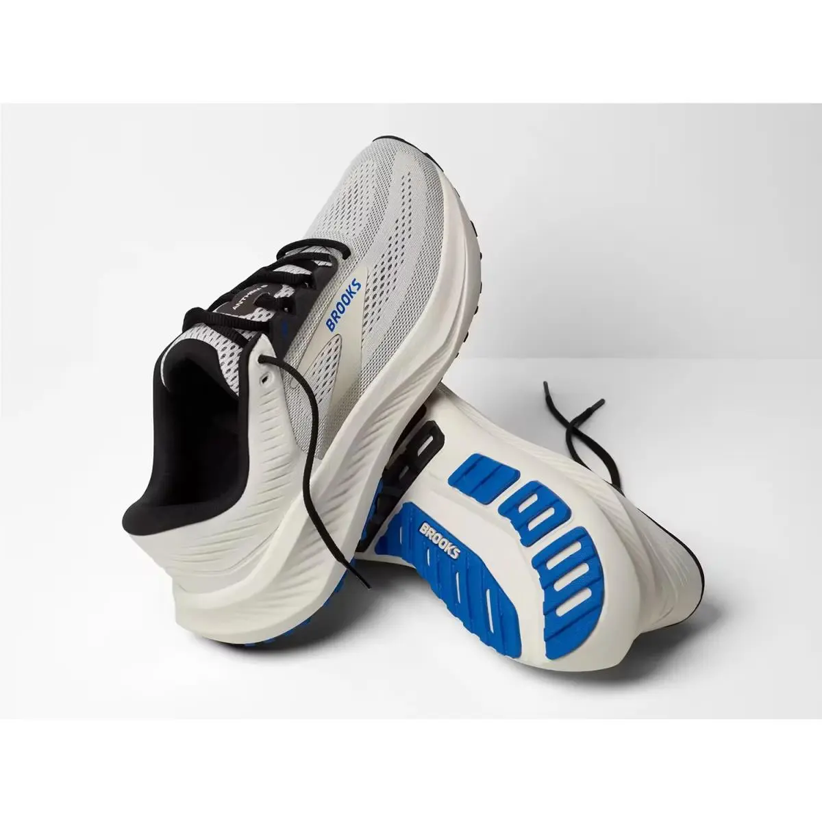 Brooks shoes - Off White 6