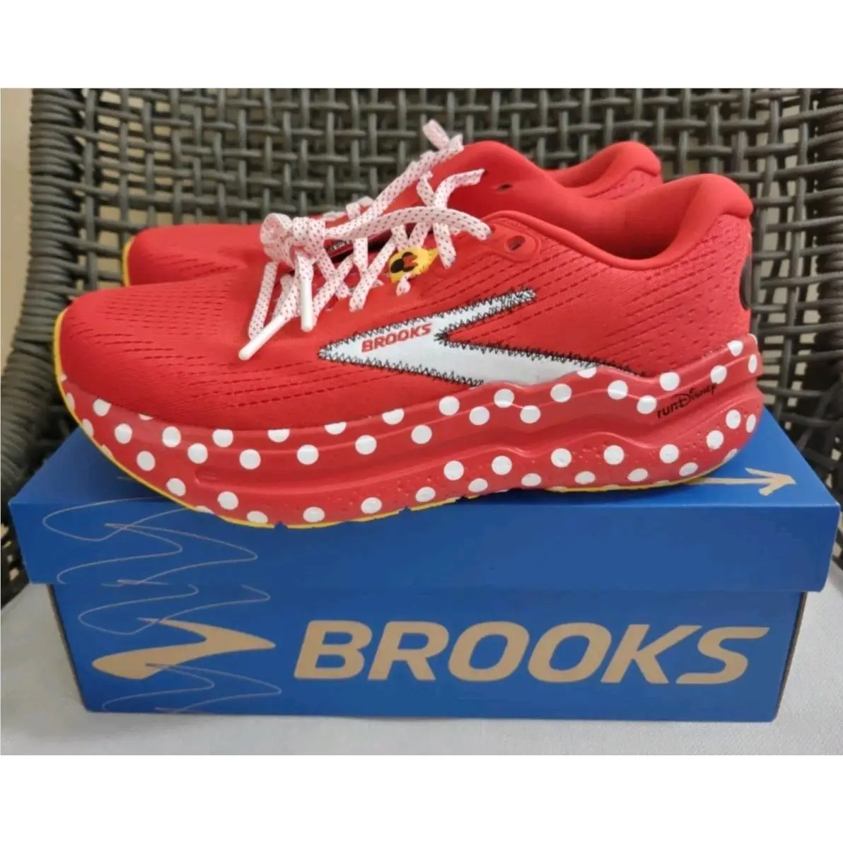 Brooks shoes - Brooks Ghost Max 2 - Ghost Max - Red 0