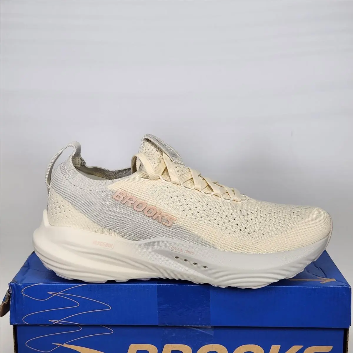 Size 9.5 - Brooks Glycerin Stealthfit 22 - Coconut / Oyster / Rose - Womens