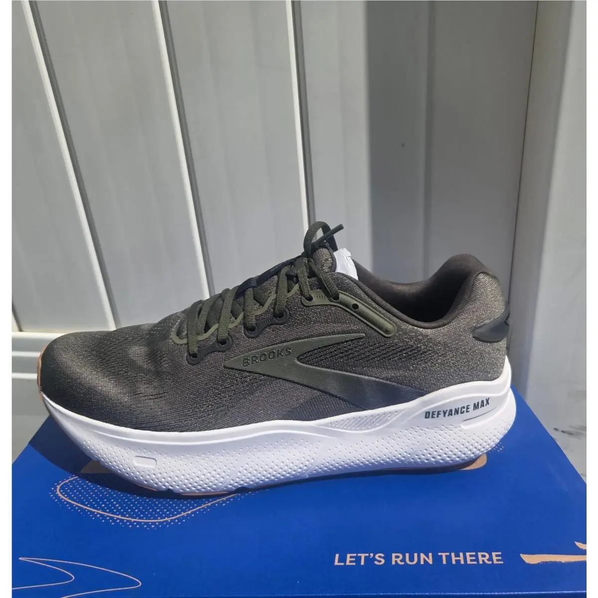Brooks Defyance Max Men`s Run and Walk Shoes Sz 11 US