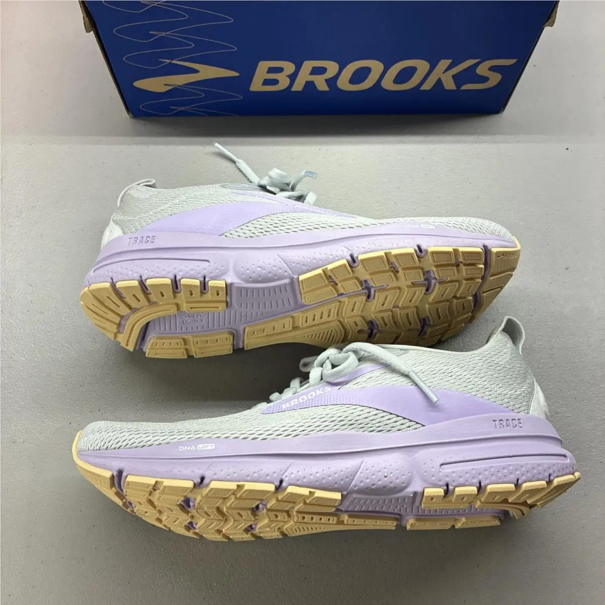 Brooks Trace 4 Women’s Size 6 Oyster Purple Sherbert Box with No Lid