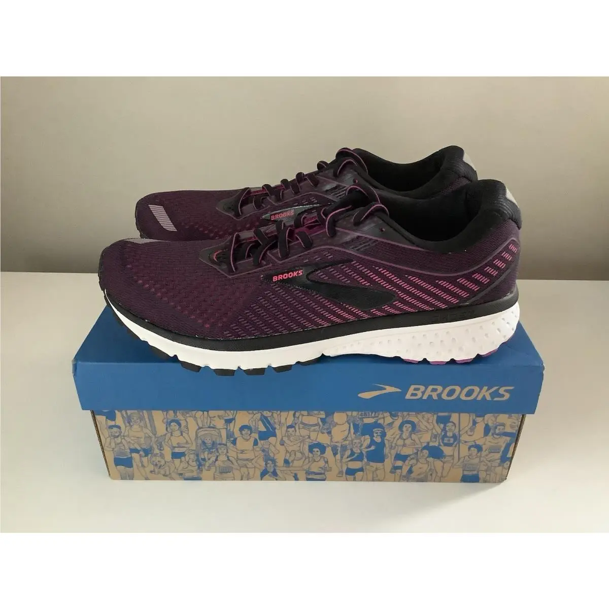 Brooks Ghost 12 Women`s Running Shoes - Pink/black - Sz 9