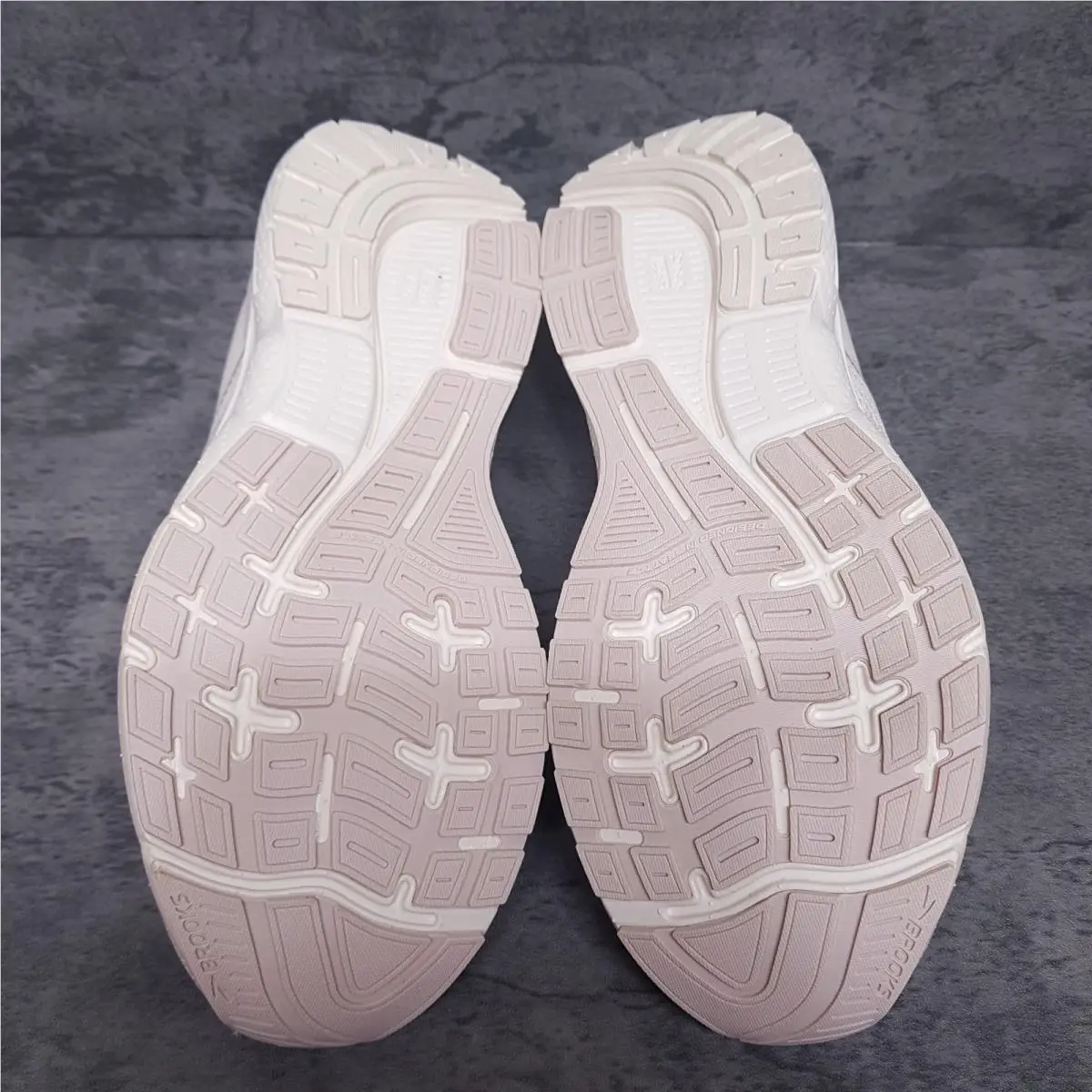 Brooks shoes - Brooks Trace 4 - Trace - 120441-1B-111 - Ivory 3