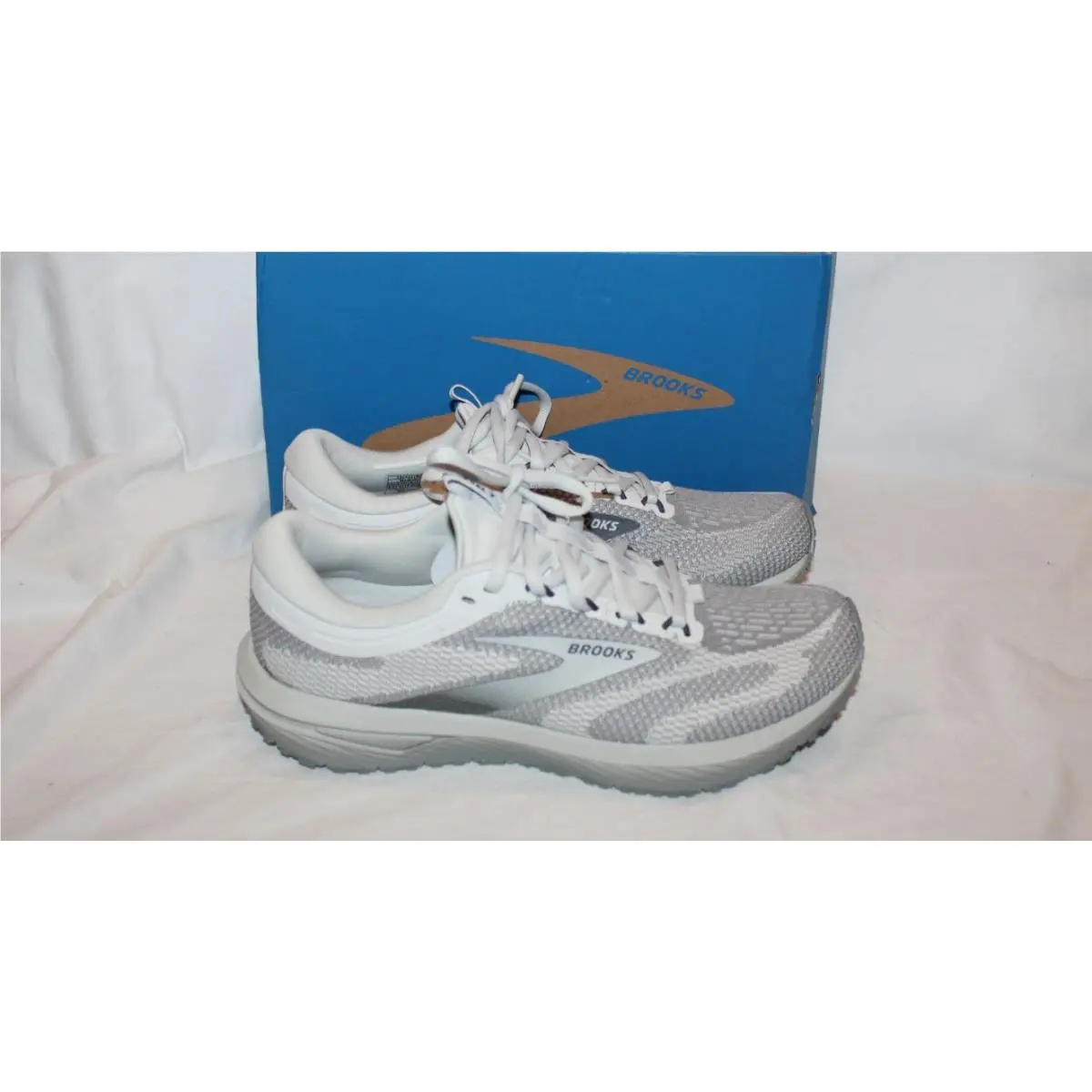 Brooks Women`s Revel 7 Running Athletic Sneakers Oyster Grey 9 B