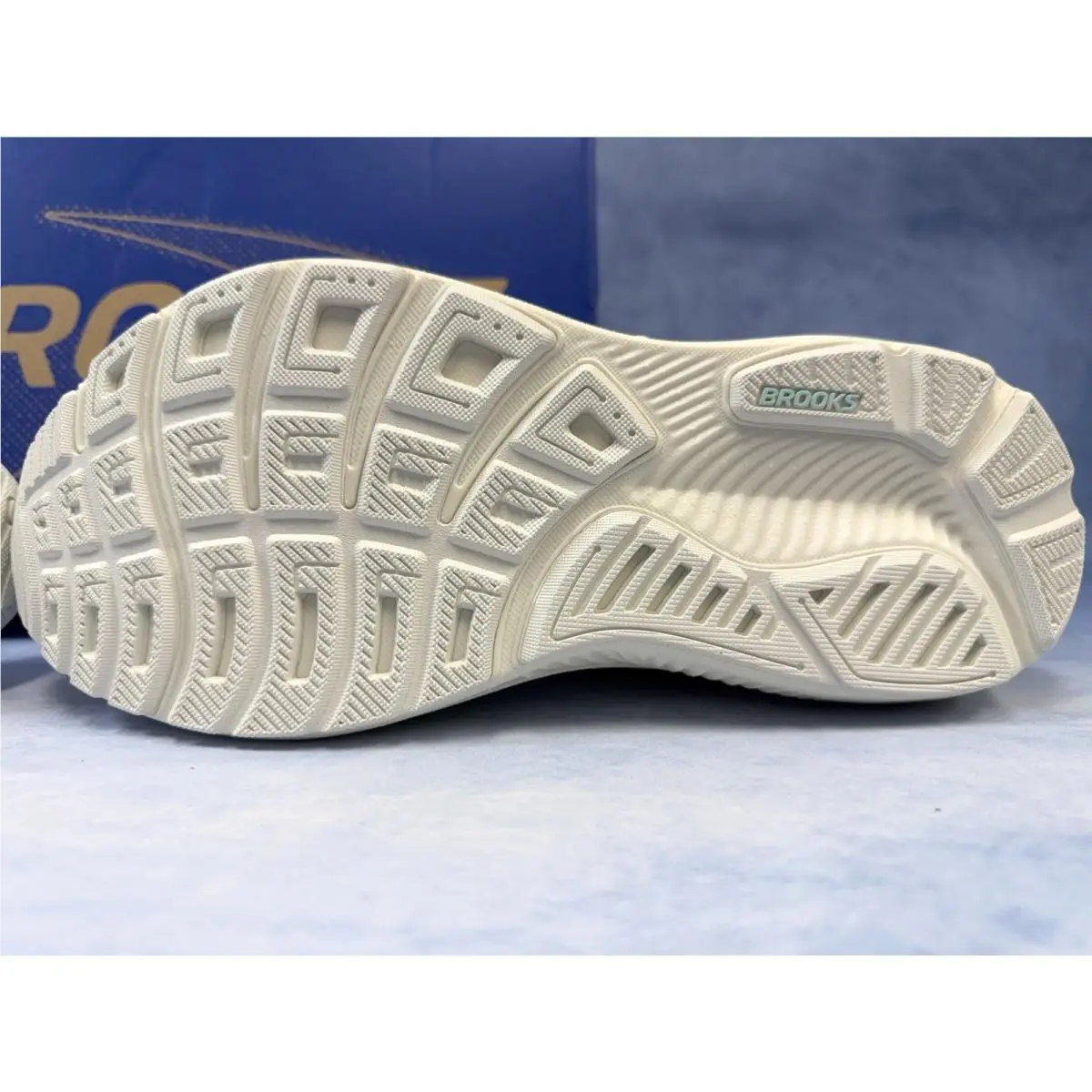 Brooks shoes - Brooks Ghost 17 - Ghost - White 8