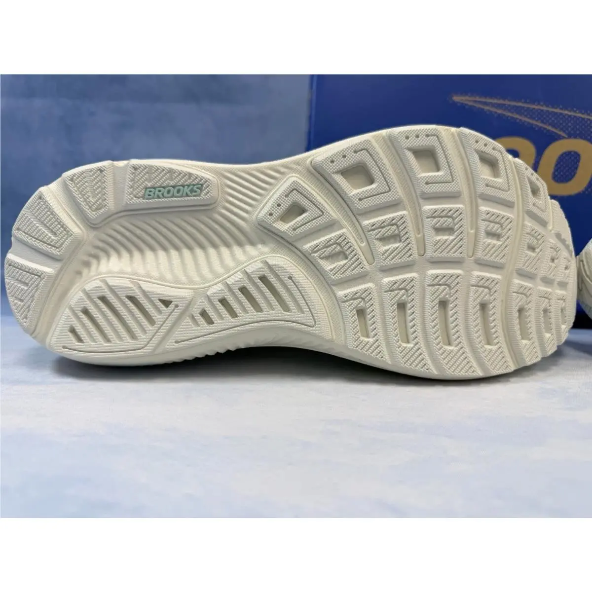 Brooks shoes - Brooks Ghost 17 - Ghost - White 9