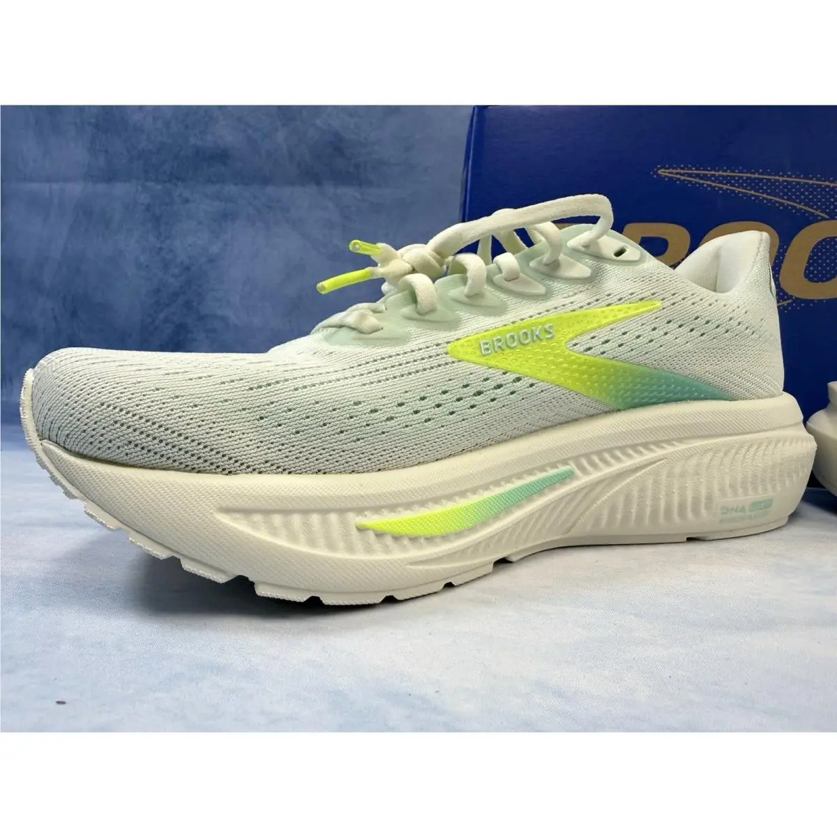 Brooks shoes - Brooks Ghost 17 - Ghost - White 11