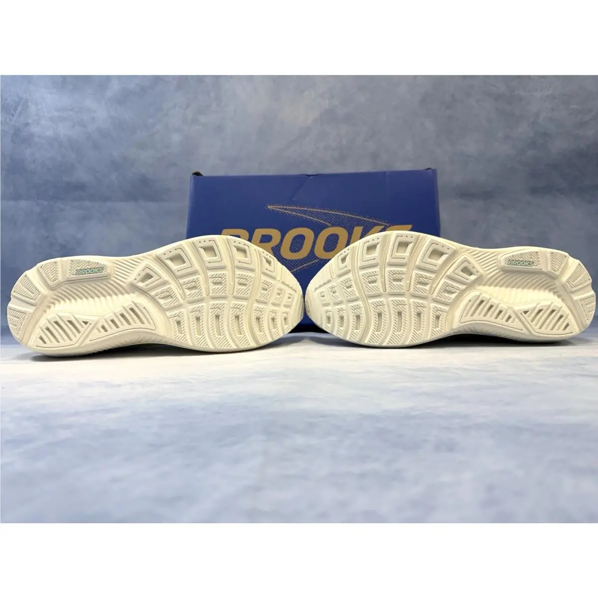 Brooks shoes - Brooks Ghost 17 - Ghost - White 7