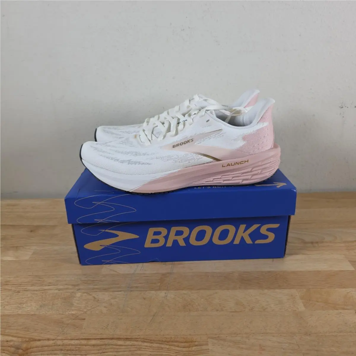 Brooks Launch 11 120439 1B 164 Size 9 Medium