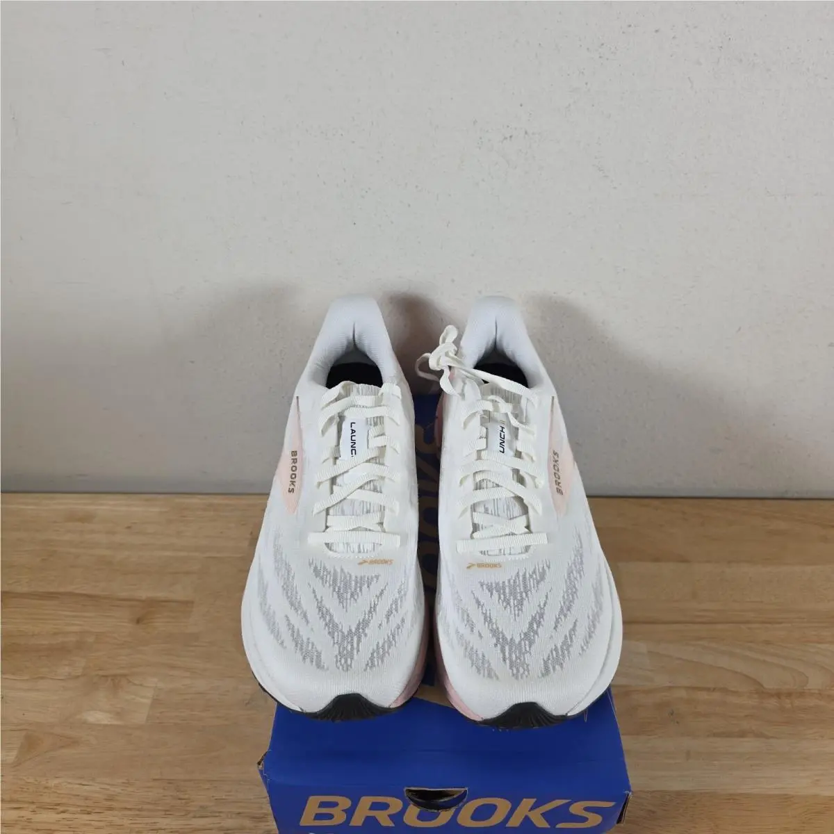 Brooks shoes - Brooks Launch 11 - Launch - 120439-1B-164 - Pink, Manufacturer: White/Gold/Pink 1