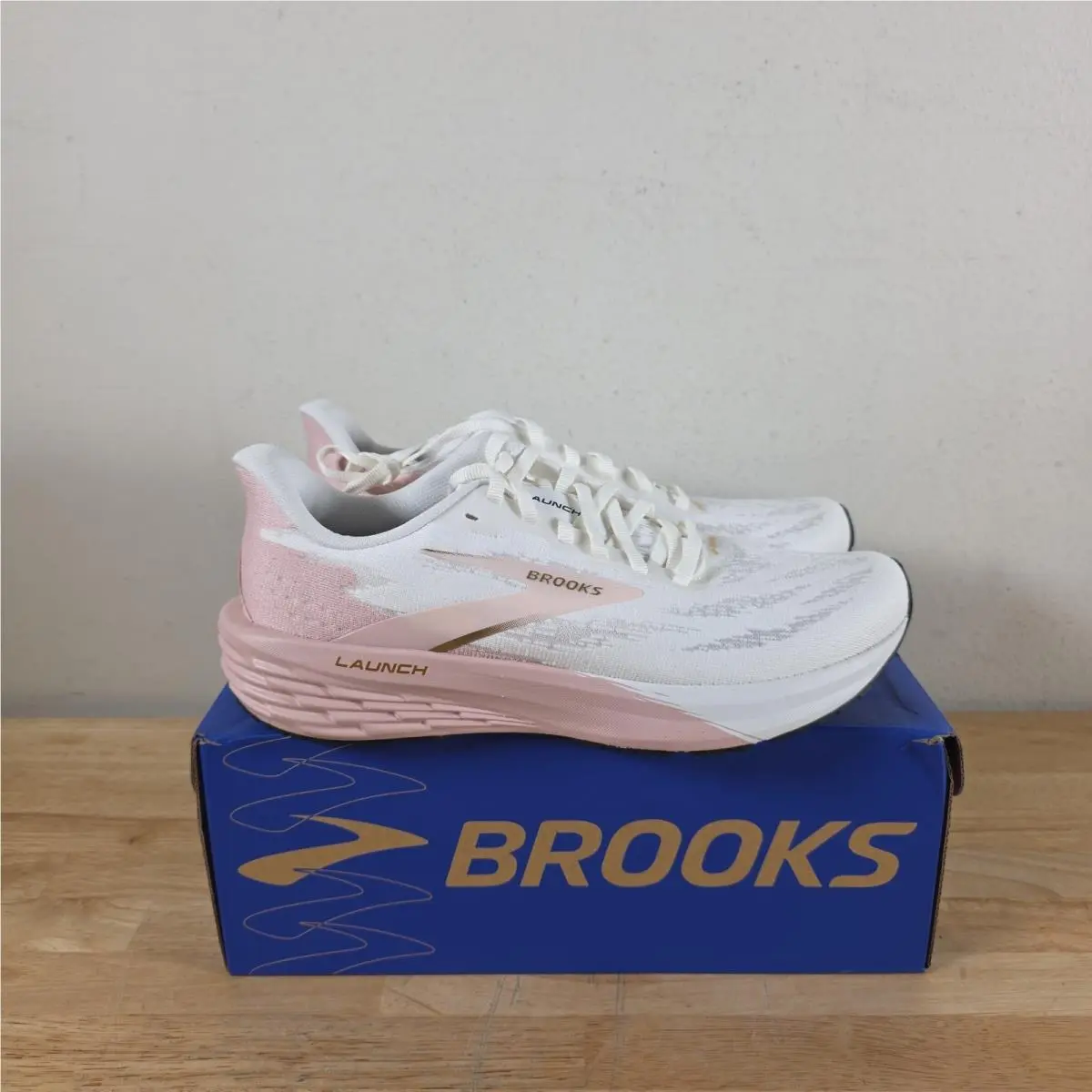 Brooks shoes - Brooks Launch 11 - Launch - 120439-1B-164 - Pink, Manufacturer: White/Gold/Pink 3