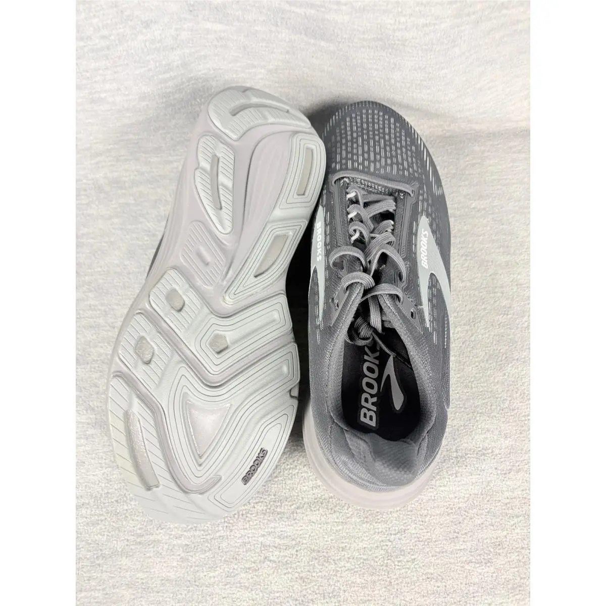 Brooks shoes - Brooks Revel 8 - Revel - Gray 4