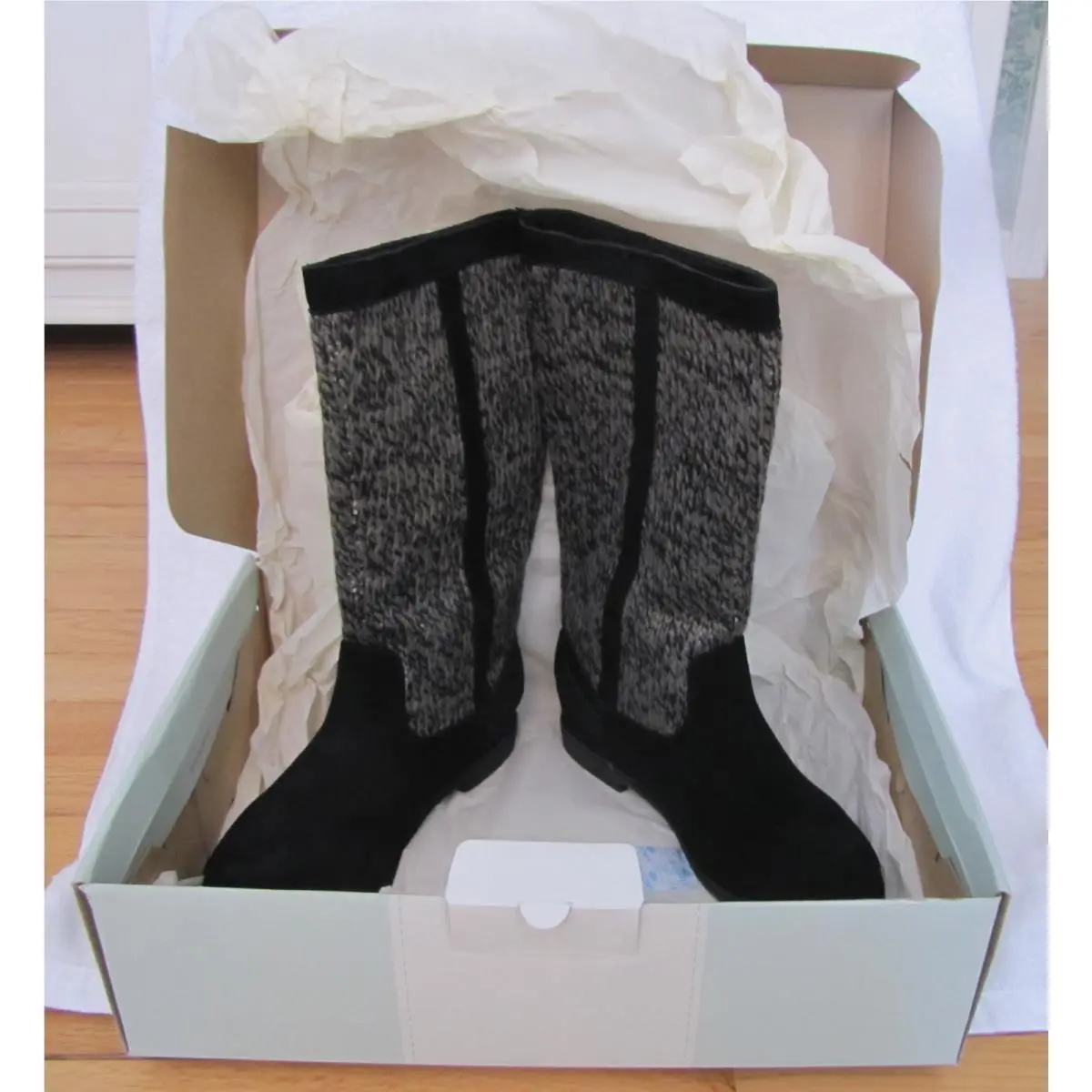 Women`s  Bella Costas  Autumn Star Boots Size 7 1/2 Black Suede by Reef