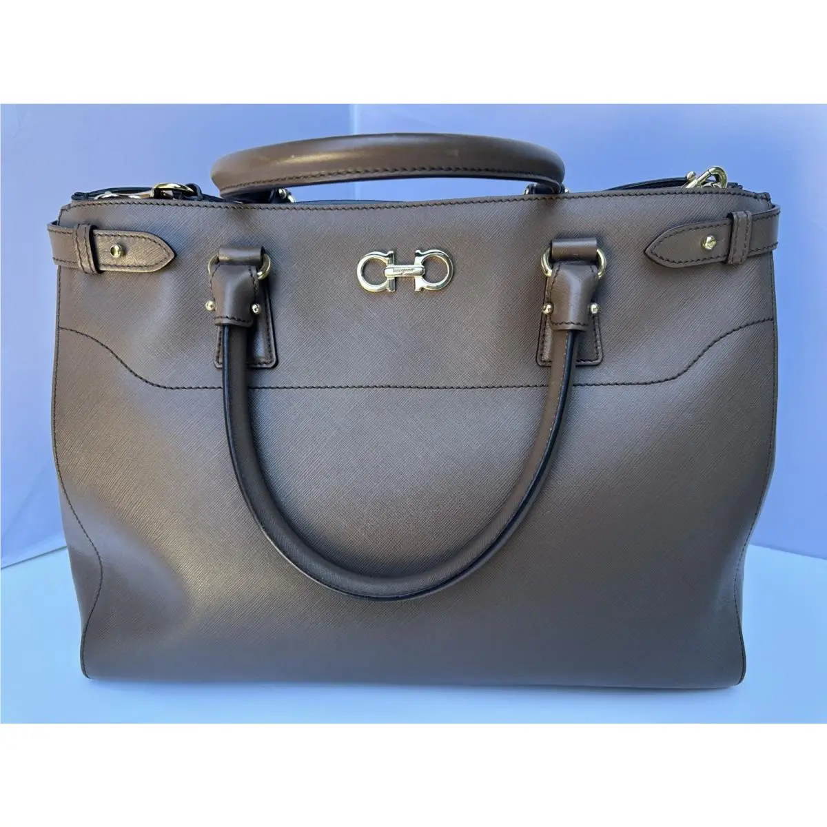 Salvatore Ferragamo Women`s Bag Satchel Batik Shoulder Handbag Saffiano