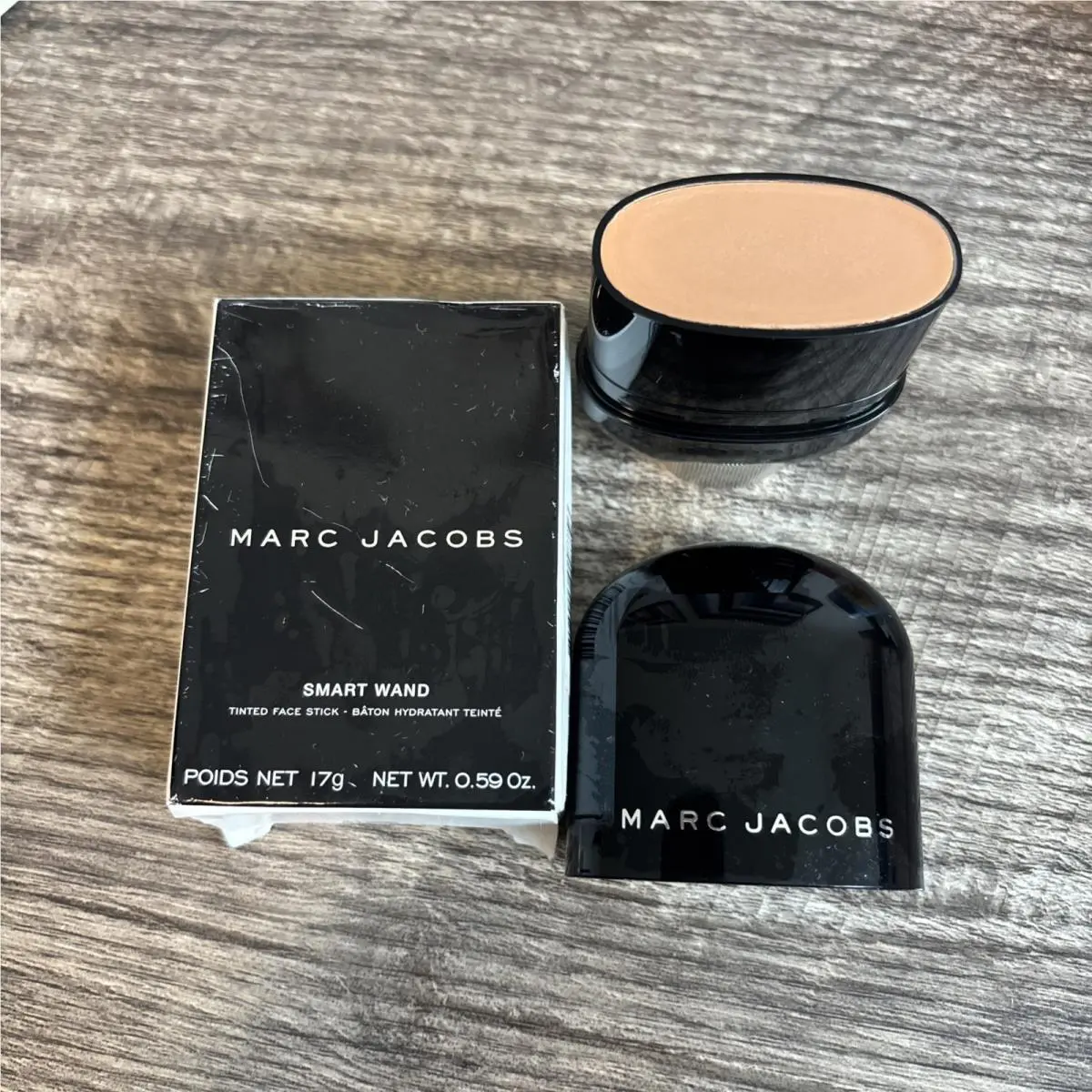 Marc Jacobs Smart Wand Tinted Complexion 230 Medium- Rare