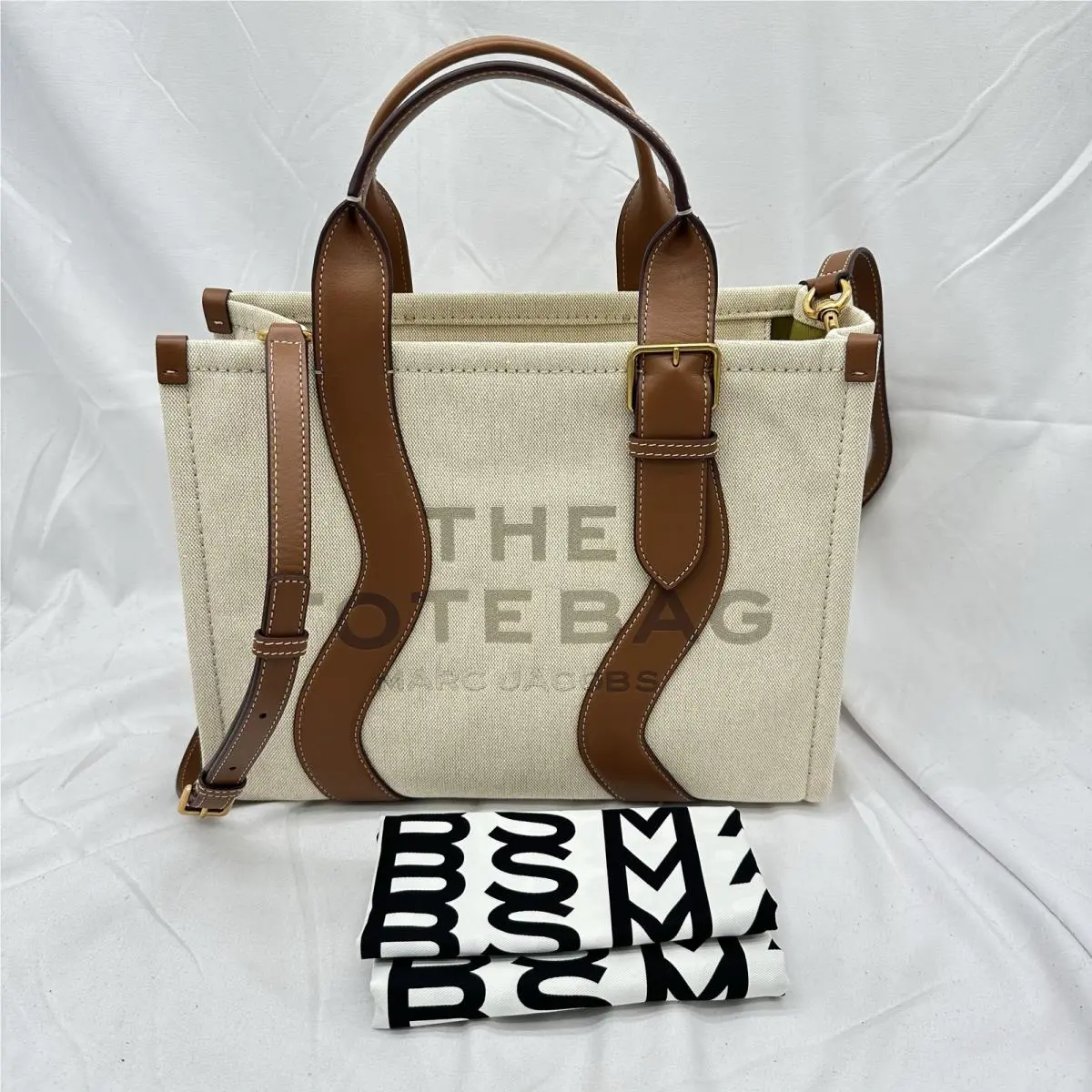 Marc Jacobs Womens The Wavy Tote Bag Medium Canvas Beige/argan Oil