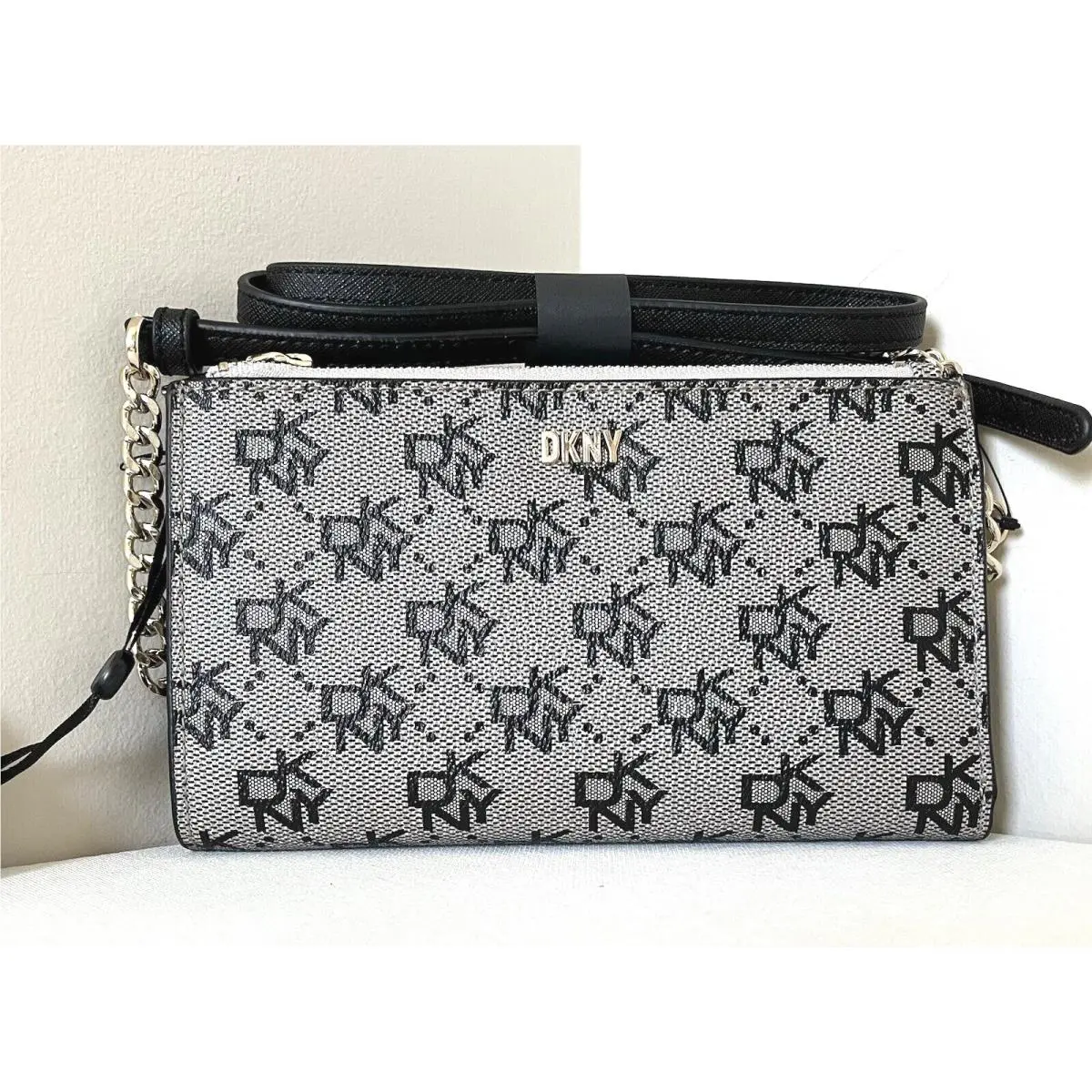 Dkny Boxed Bryant Logo Crossbody Grey / Black