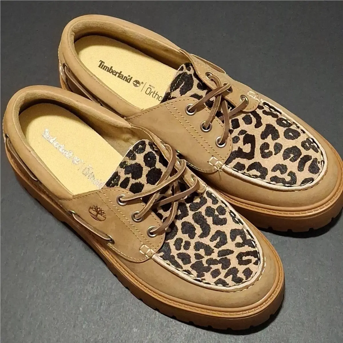 Women`s 8.5 Timberland Stone Street Boat Leather Shoe Med Beige Nubuck/leopard
