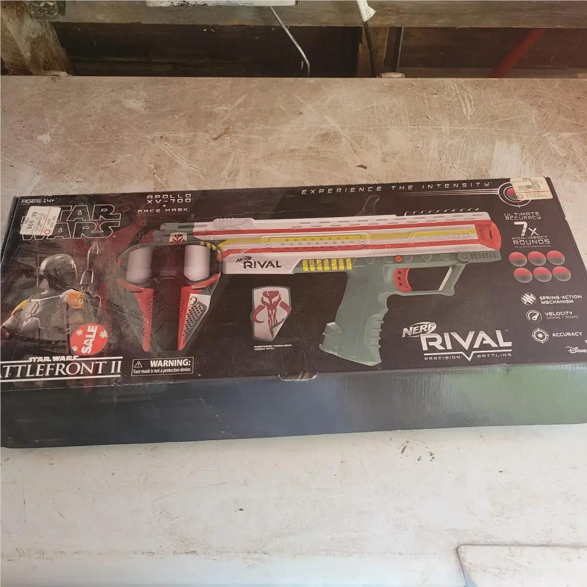 Nerf Rival Star Wars Battlefront II Apollo XV-700 Blaster Mask Boba Fett Display